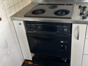 埼玉のキッチン取付け隊　ガスオーブンの撤去　施工前